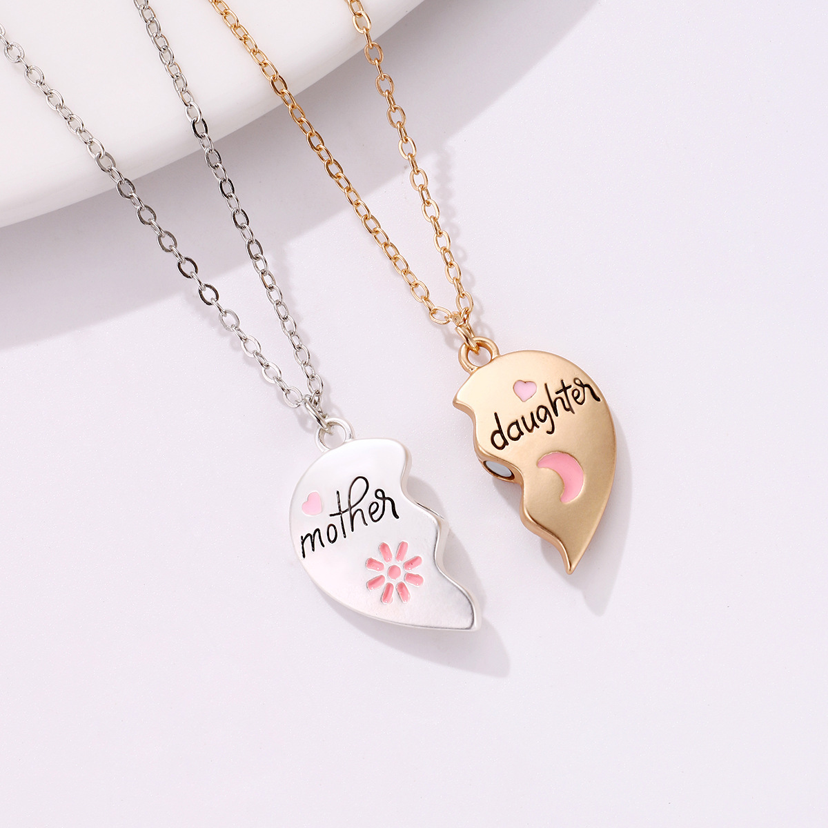 70f576ed-e892-4f14-bf54-0bc4598017b6.jpg 2PCS Set Jewelry Mother Daughter Necklace Matching Heart Magnetic Pendant Fashion Gifts For Mother's Day - Image 3