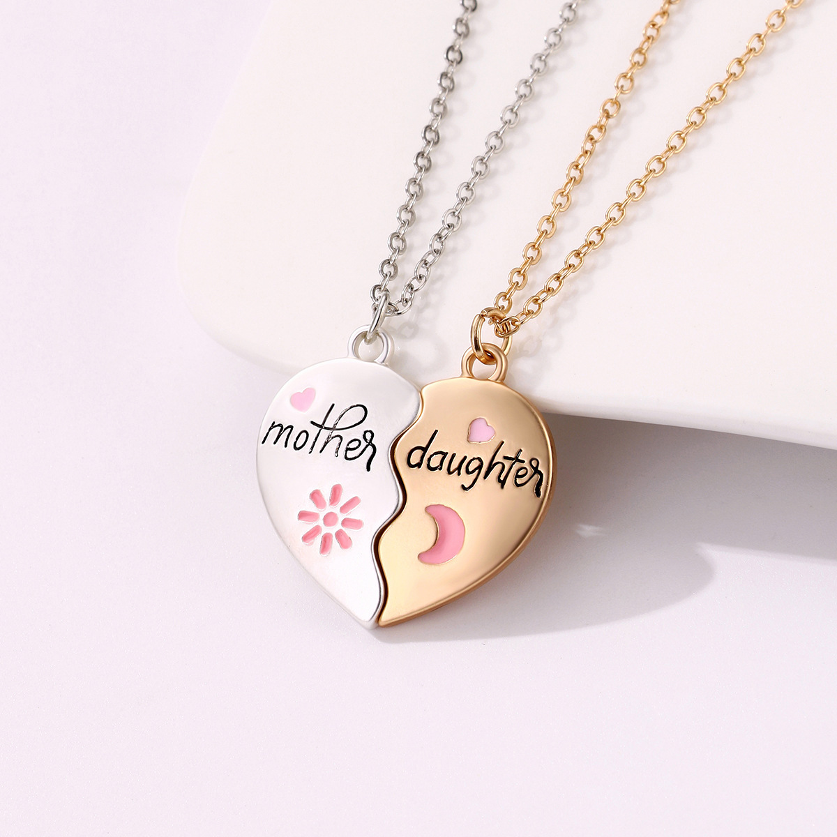 f22af697-fa95-494e-b8cf-faf333f49509.jpg 2PCS Set Jewelry Mother Daughter Necklace Matching Heart Magnetic Pendant Fashion Gifts For Mother's Day